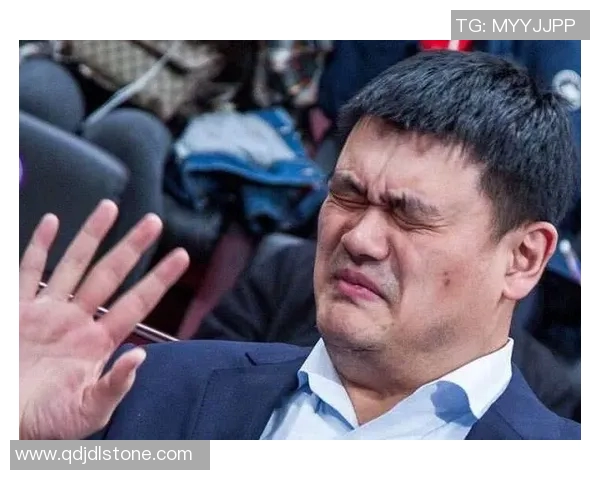 姚明在餐厅的温馨时刻与美食分享,见证巨星背后的平凡生活 姚明在餐厅的温馨时刻与美食分享,见证巨星背后的平凡生活