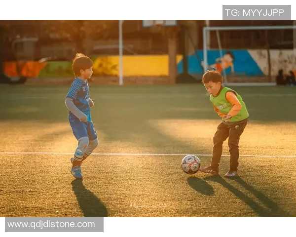 与足球明星同行的精彩瞬间与背后的故事分享 与足球明星同行的精彩瞬间与背后的故事分享