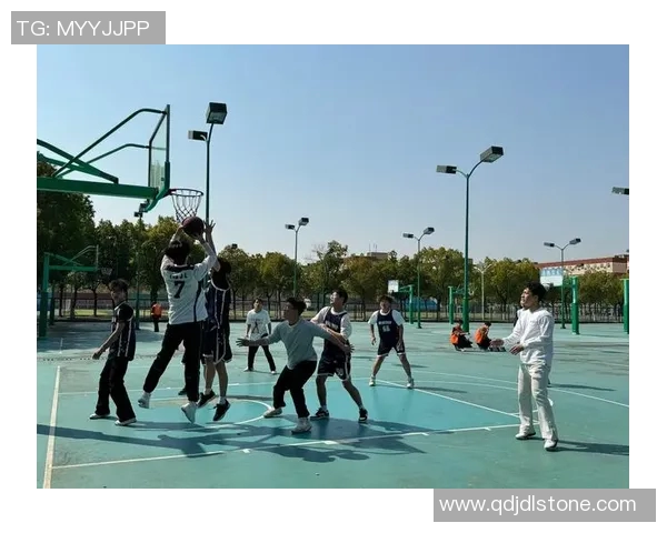 篮球明星扳手助力年轻球员崭露头角开启篮球梦想新篇章