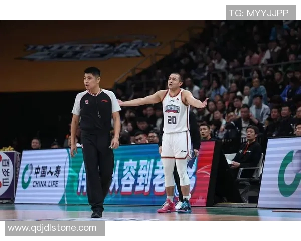 国内明星篮球节目热潮来袭球迷与偶像同场竞技的精彩瞬间