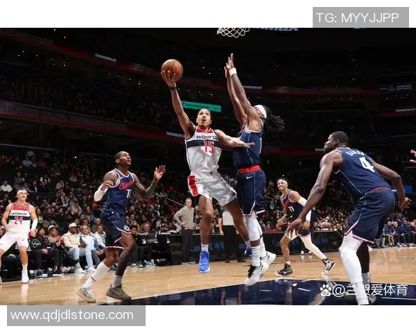 装扮成NBA明星在篮球场上展现风采的奇妙体验与挑战 装扮成NBA明星在篮球场上展现风采的奇妙体验与挑战